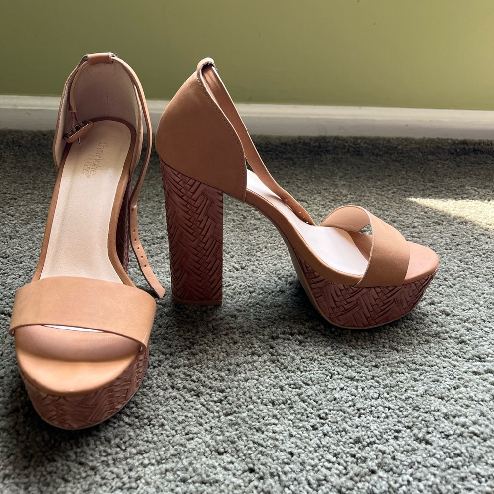 Tan heels - Picture 2 of 2